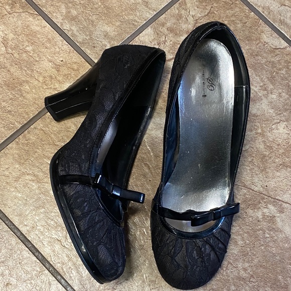SO Shoes - Black Lace Mary Jane Heels with Patent Bow Size 10 Medium Academia